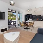 Life Apartman *